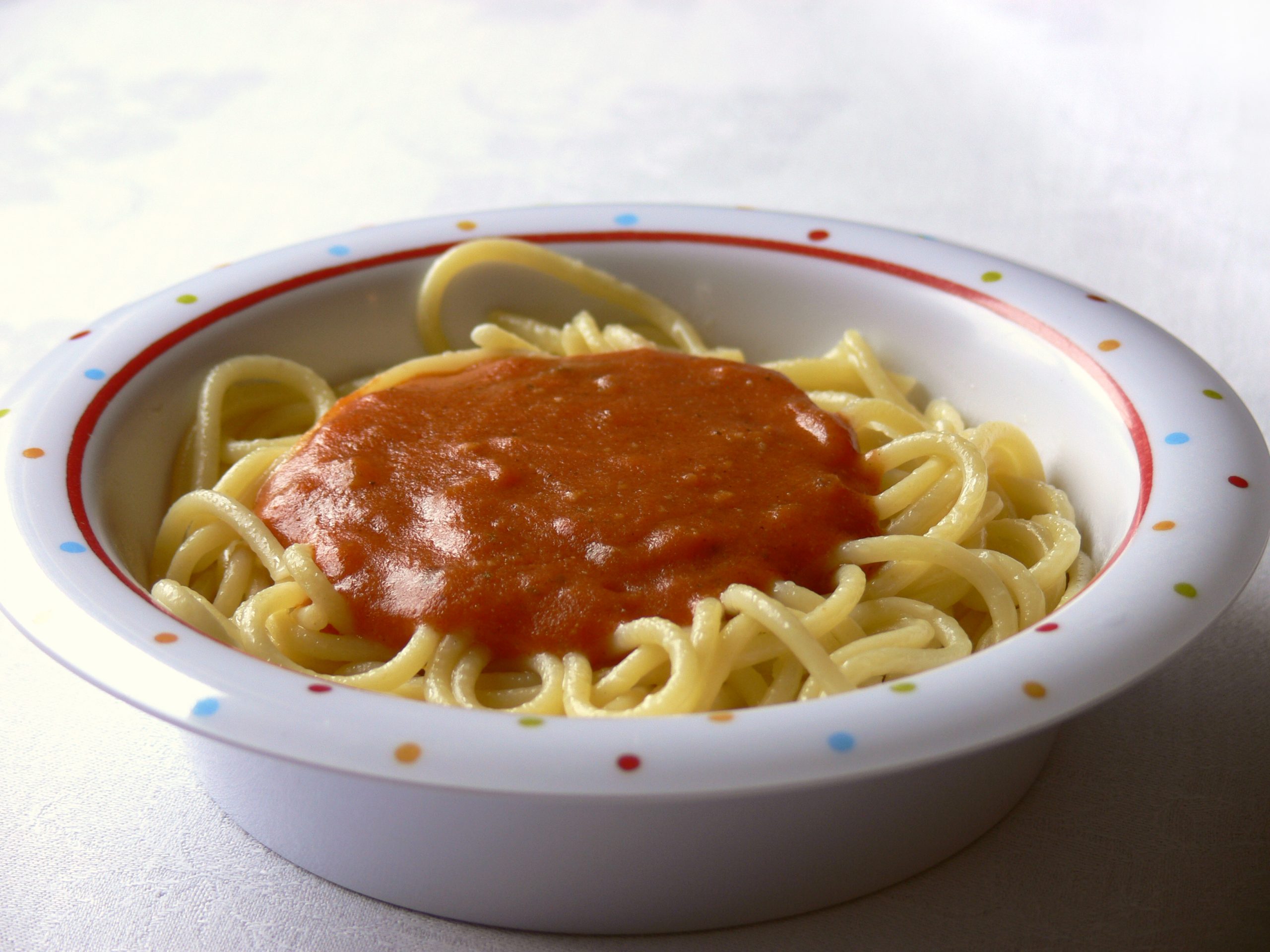 Nudeln mit reichhaltiger Tomatensoße – Werktagsveganer